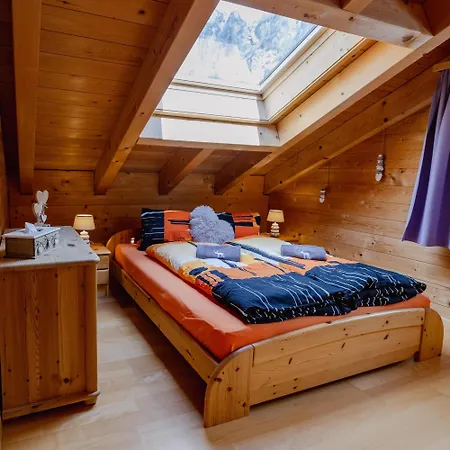 Lägenhet Regenbogen Familienapartment Mit Indoor-rutschbahn & Spieloase An Der Fussgaengerzone Leukerbad