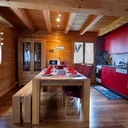 Regenbogen Familienapartment Mit Indoor-rutschbahn & Spieloase An Der Fussgaengerzone * Leukerbad