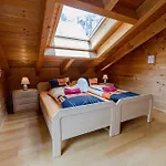 Regenbogen Mit Indoorrutschbahn 로이커바드